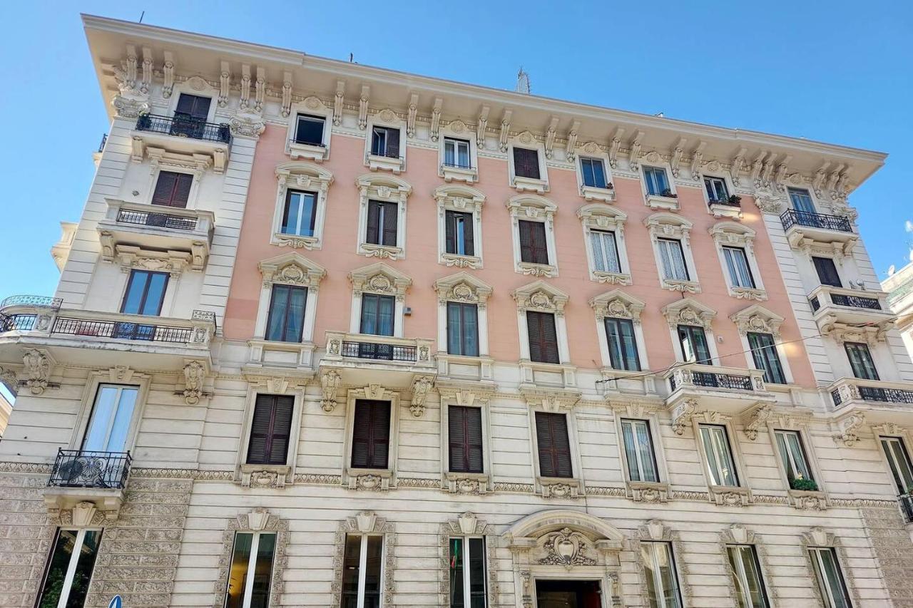 Appartamento "Corso - Cuore Di Roma" By Flatinโรม ภายนอก รูปภาพ